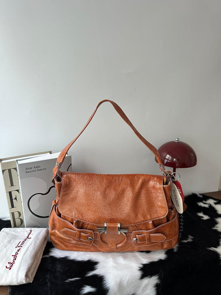 Ferragamo Large Gancini Hobo Bag 🧡🤎｜Oversized Horseshoe Logo × Lightweight Design × Spacious Everyday Carry