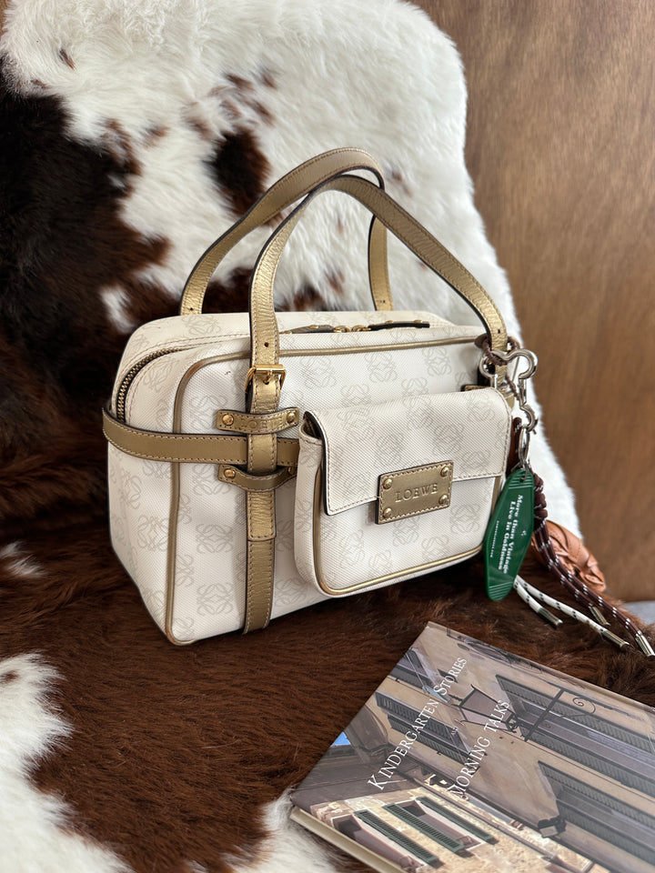 Loewe Monogram Boston Bag 🤍✨｜Signature Monogram・Front Pocket・Compact Design