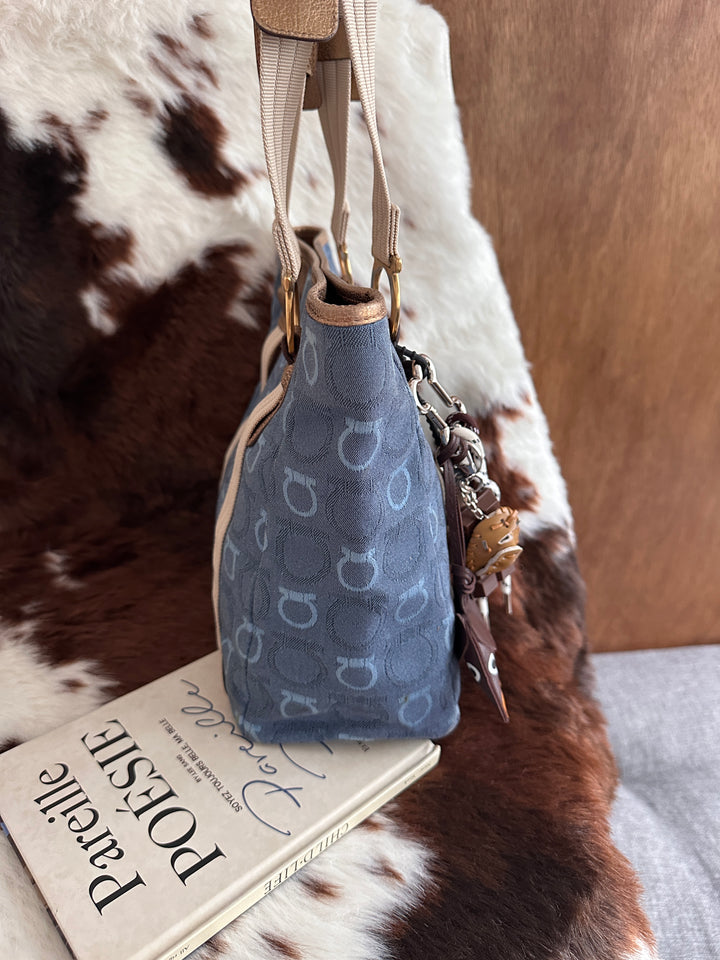 Ferragamo Monogram Small Tote Bag ✨🤎💙｜Signature Gancini Pattern・Lightweight Canvas・Everyday Essential