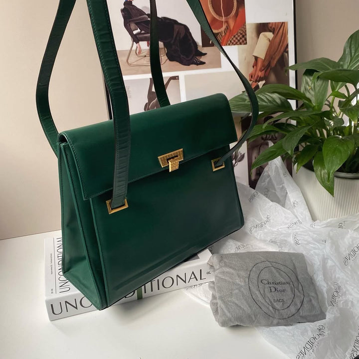 Christian Dior shoulder bag🌲🍵 with dust bag
