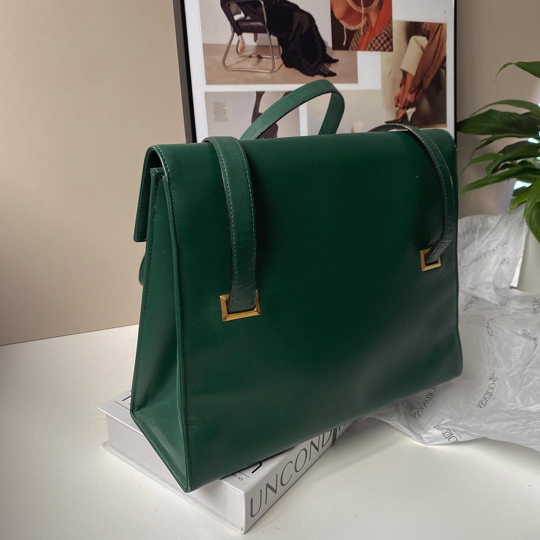 Christian Dior shoulder bag🌲🍵 with dust bag