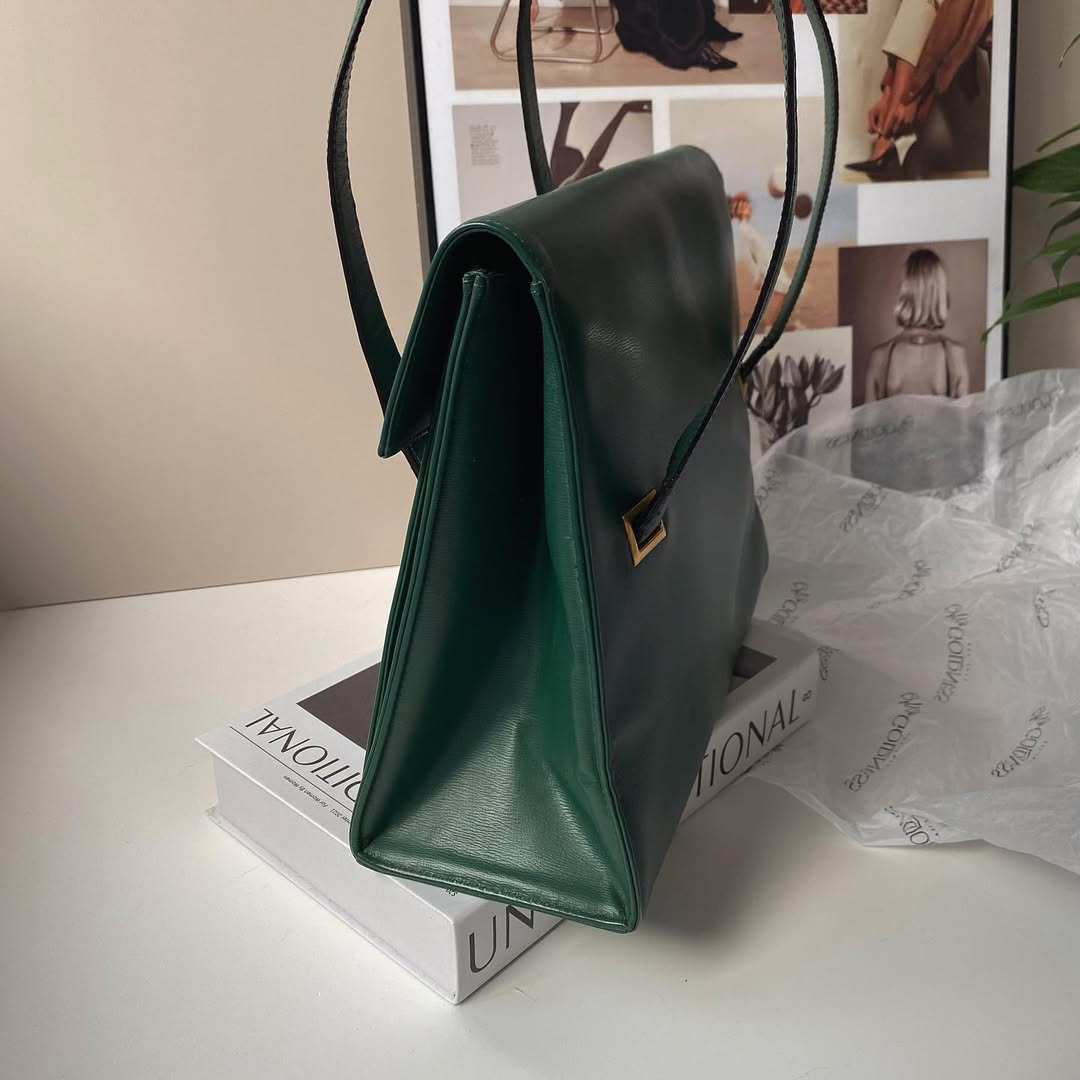 Christian Dior shoulder bag🌲🍵 with dust bag