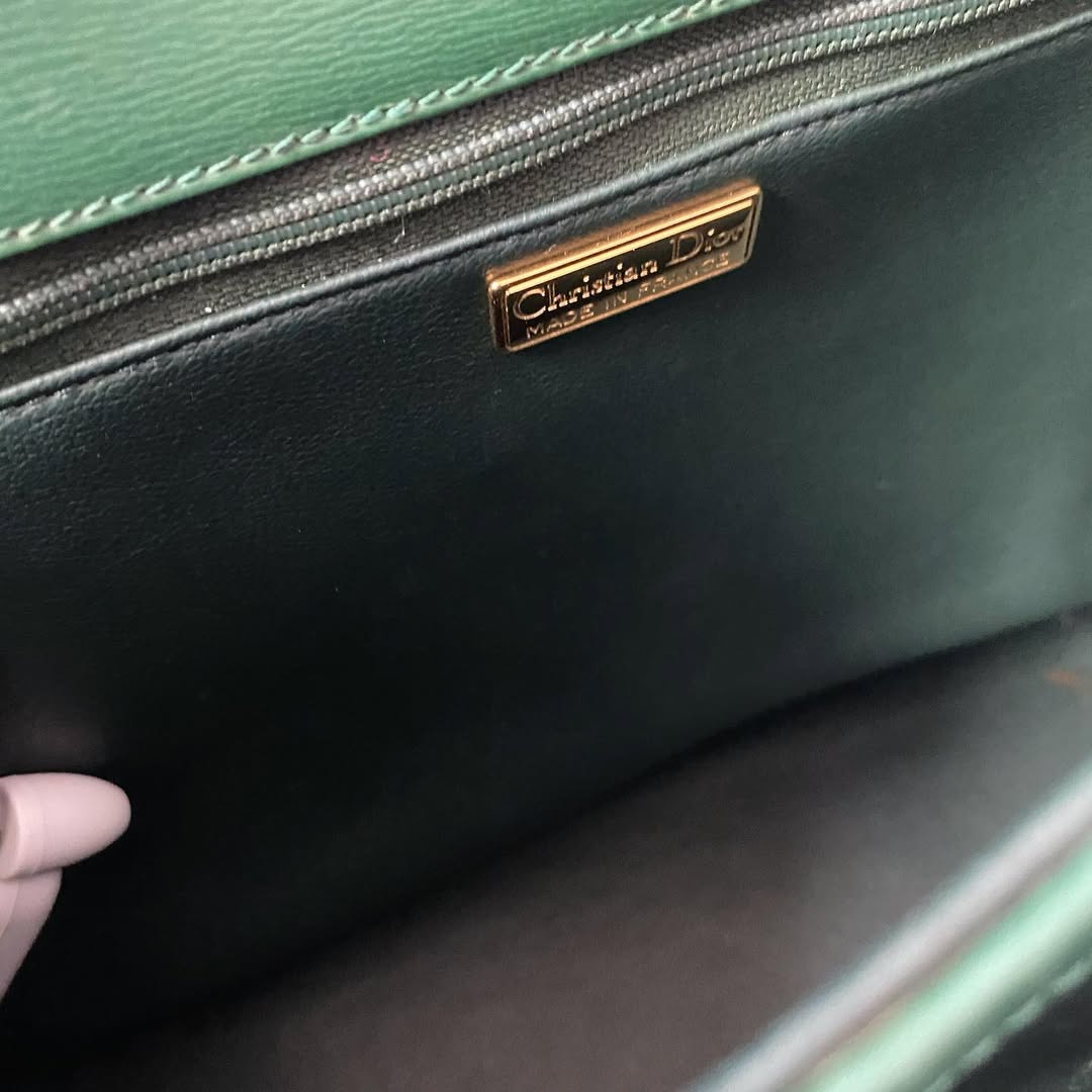 Christian Dior shoulder bag🌲🍵 with dust bag