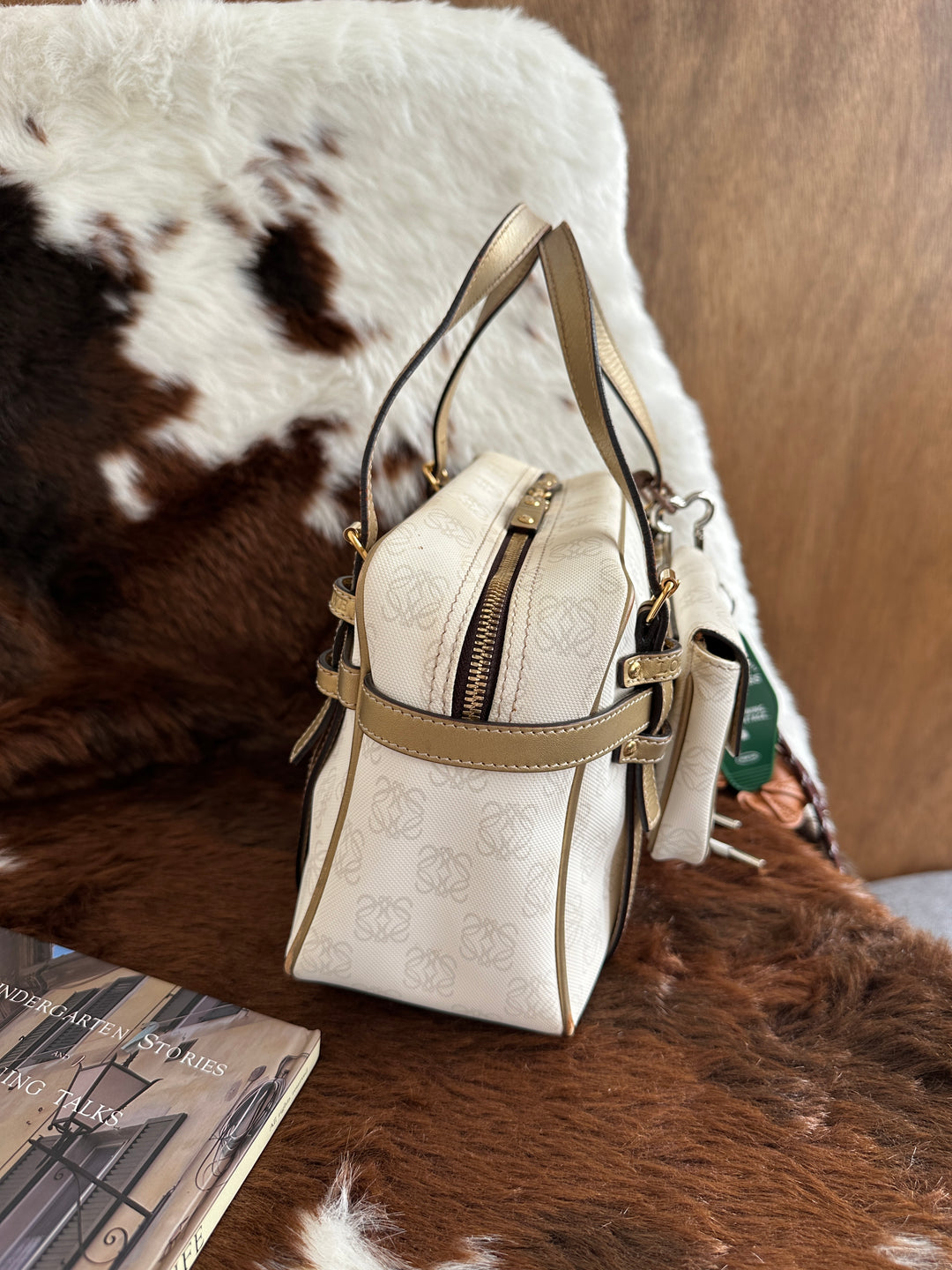 Loewe Monogram Boston Bag 🤍✨｜Signature Monogram・Front Pocket・Compact Design