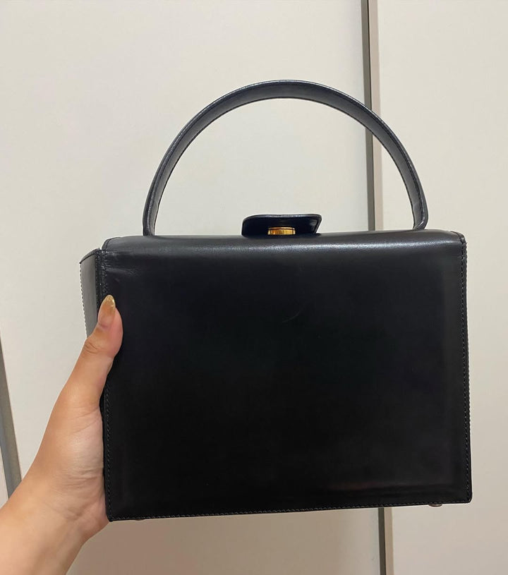 CELINE Black “School Emblem” Box Bag｜Rare Top-Clasp Elegance 🖤✨