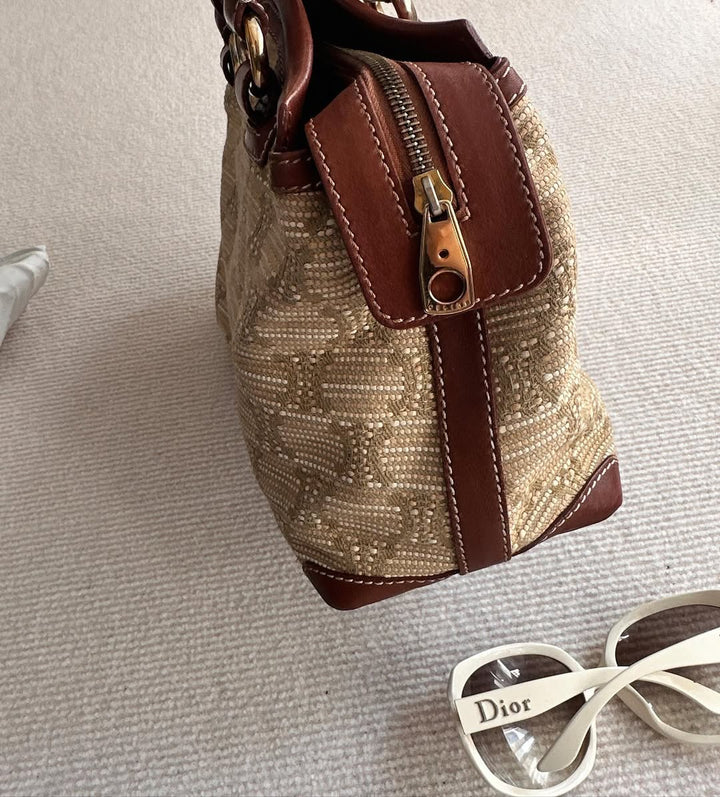 CELINE Raffia Triomphe Handle Bag（Beige × Olive Green）｜Rare Summer-to-Autumn Chic ✨🥐