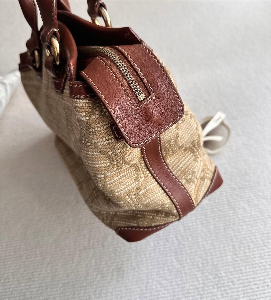 CELINE Raffia Triomphe Handle Bag（Beige × Olive Green）｜Rare Summer-to-Autumn Chic ✨🥐