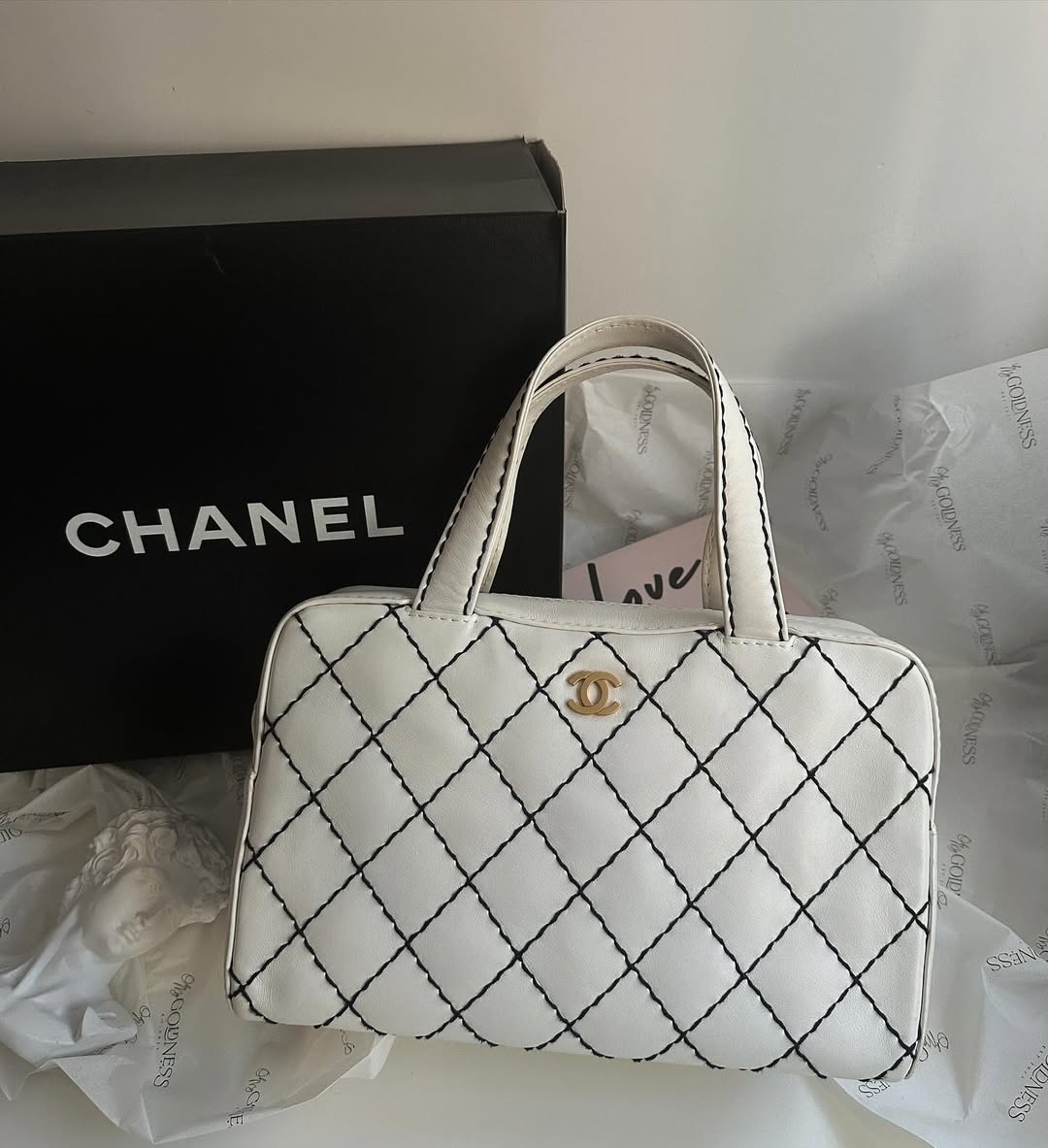 CHANEL Wild Stitch Handbag（White × Black Stitching）｜Elegant Statement × Functional Size 🤍🖤