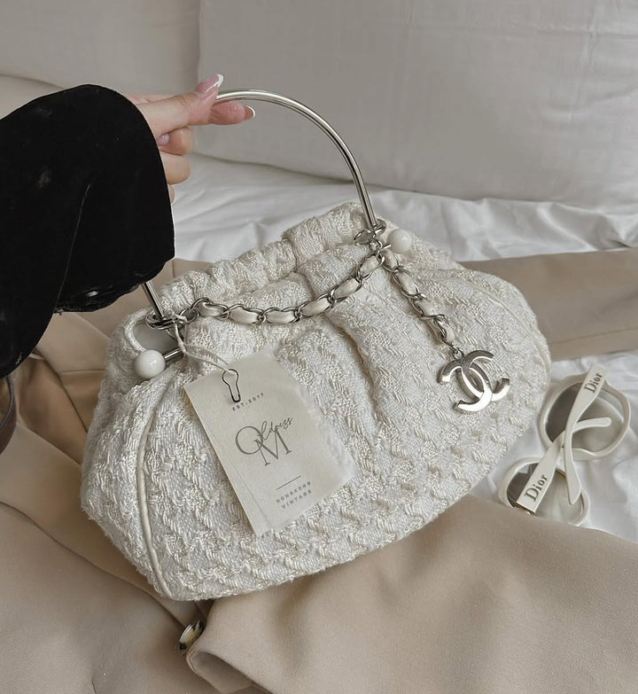 CHANEL Tweed & Metal Handle Bag（Ivory White × Silver Hardware）｜Rare Sweetness × Textured Charm 🤍✨