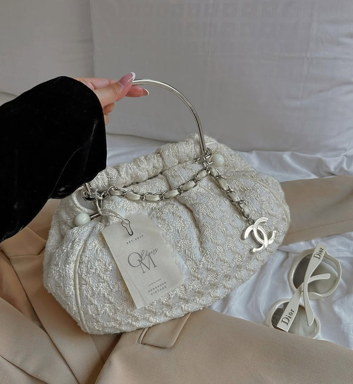 CHANEL Tweed & Metal Handle Bag（Ivory White × Silver Hardware）｜Rare Sweetness × Textured Charm 🤍✨