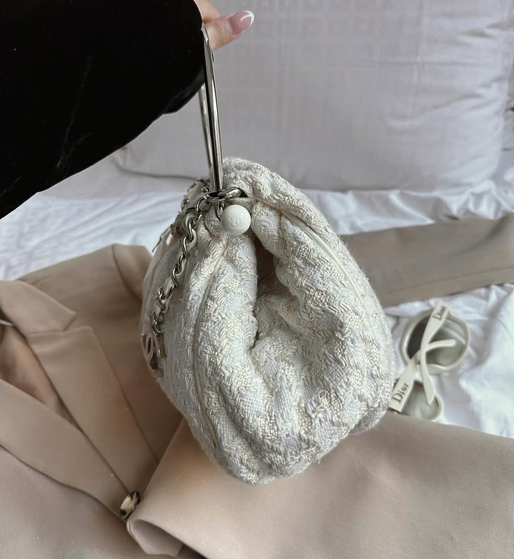 CHANEL Tweed & Metal Handle Bag（Ivory White × Silver Hardware）｜Rare Sweetness × Textured Charm 🤍✨