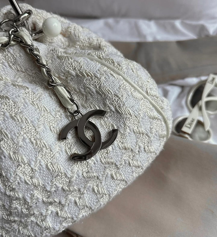 CHANEL Tweed & Metal Handle Bag（Ivory White × Silver Hardware）｜Rare Sweetness × Textured Charm 🤍✨