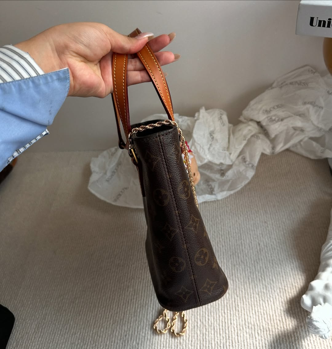 Louis Vuitton Vivian Monogram Tote｜Classic Shape × Convertible Crossbody Option ✨🌺 Timeless & Versatile