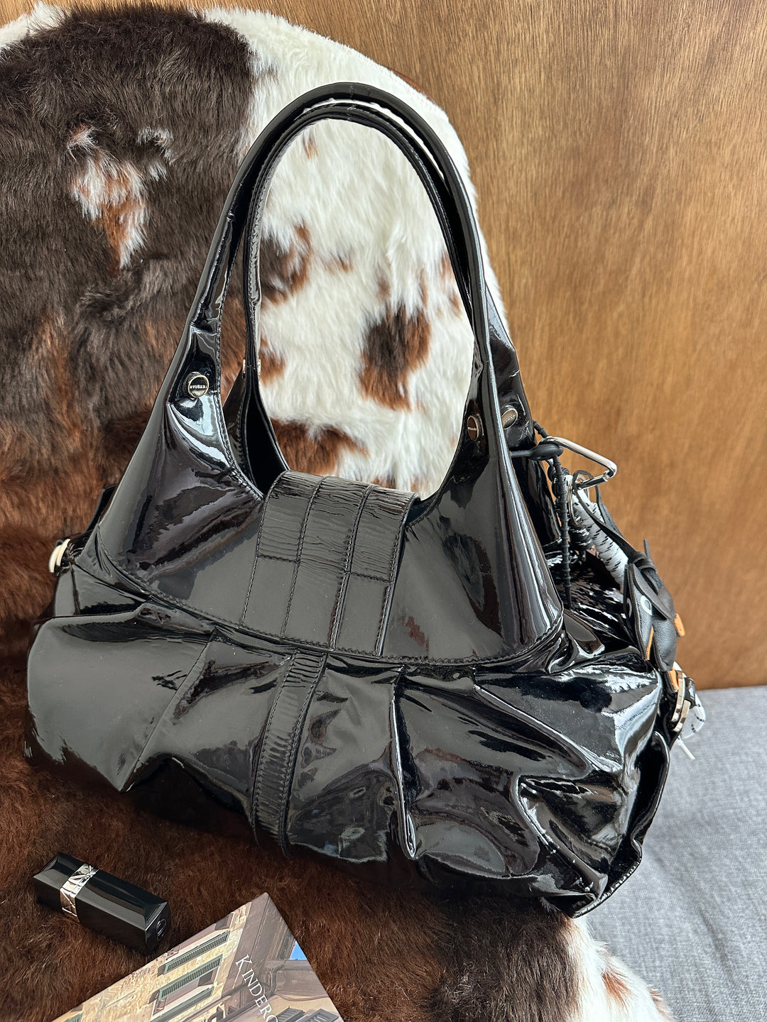 Bvlgari Double Ring Hobo Bag 😍🖤｜Patent Leather・Statement Hardware・Spacious Design