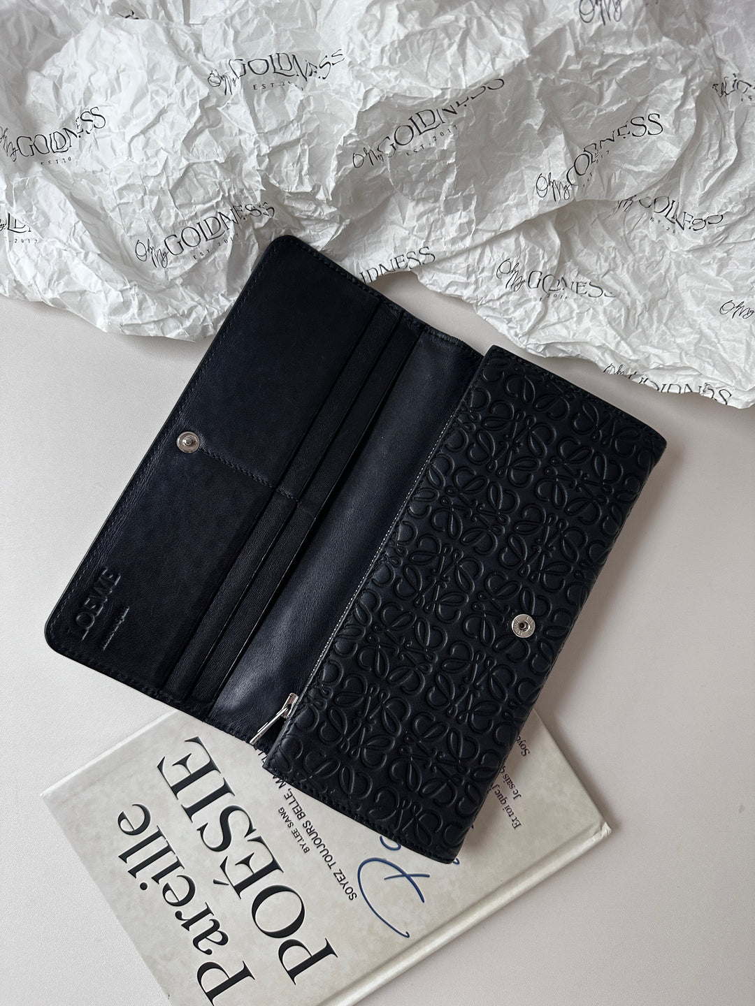 Loewe Embossed Leather Long Wallet 🖤✨｜Anagram Pattern・Refined Silhouette・Elegant Minimalism