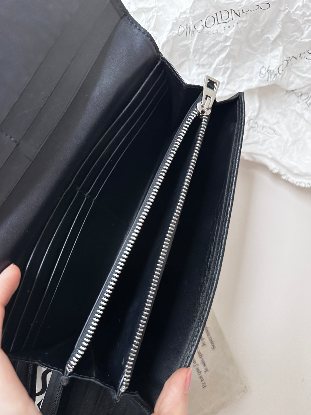 Loewe Embossed Leather Long Wallet 🖤✨｜Anagram Pattern・Refined Silhouette・Elegant Minimalism