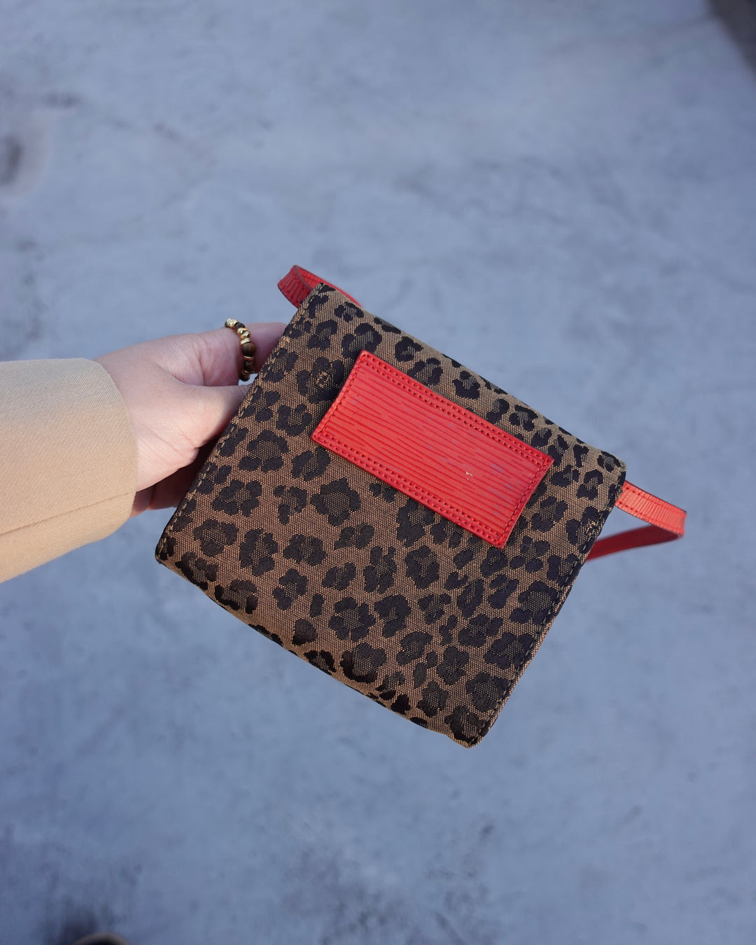 FENDI Leopard Mini Crossbody / Belt Bag（Leopard Print Canvas × Gold-tone Lock）｜Playful Chic × Statement Accessory 🐆✨