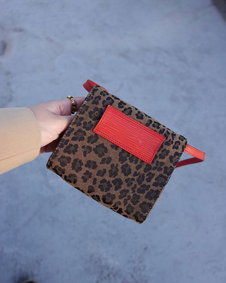 FENDI Leopard Mini Crossbody / Belt Bag（Leopard Print Canvas × Gold-tone Lock）｜Playful Chic × Statement Accessory 🐆✨
