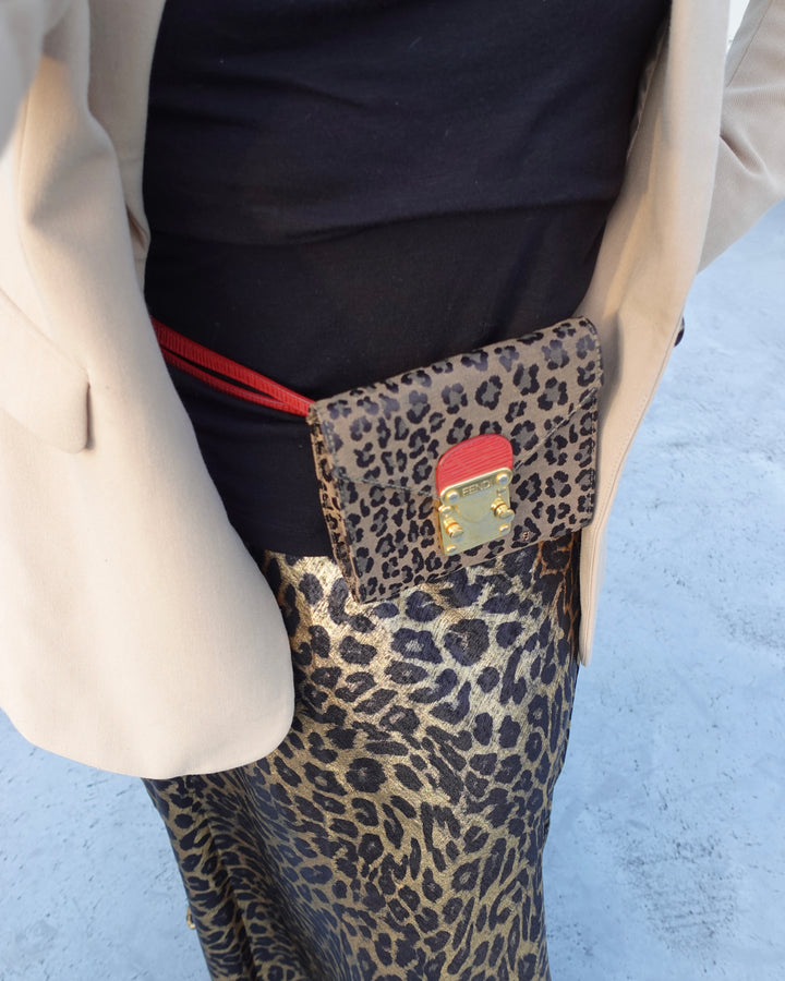 FENDI Leopard Mini Crossbody / Belt Bag（Leopard Print Canvas × Gold-tone Lock）｜Playful Chic × Statement Accessory 🐆✨