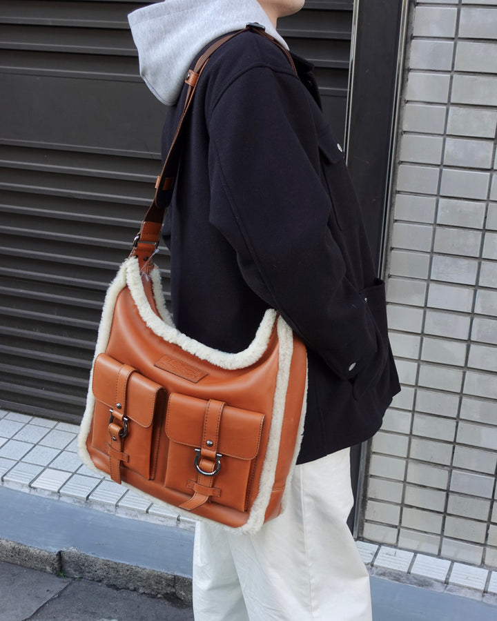 Ferragamo Shearling-Trim Messenger Bag ✨Utility Chic × Shearling Detail × Full Set