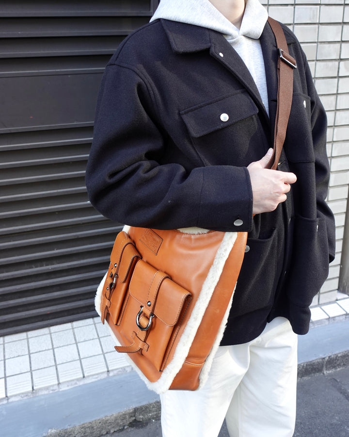Ferragamo Shearling-Trim Messenger Bag ✨Utility Chic × Shearling Detail × Full Set