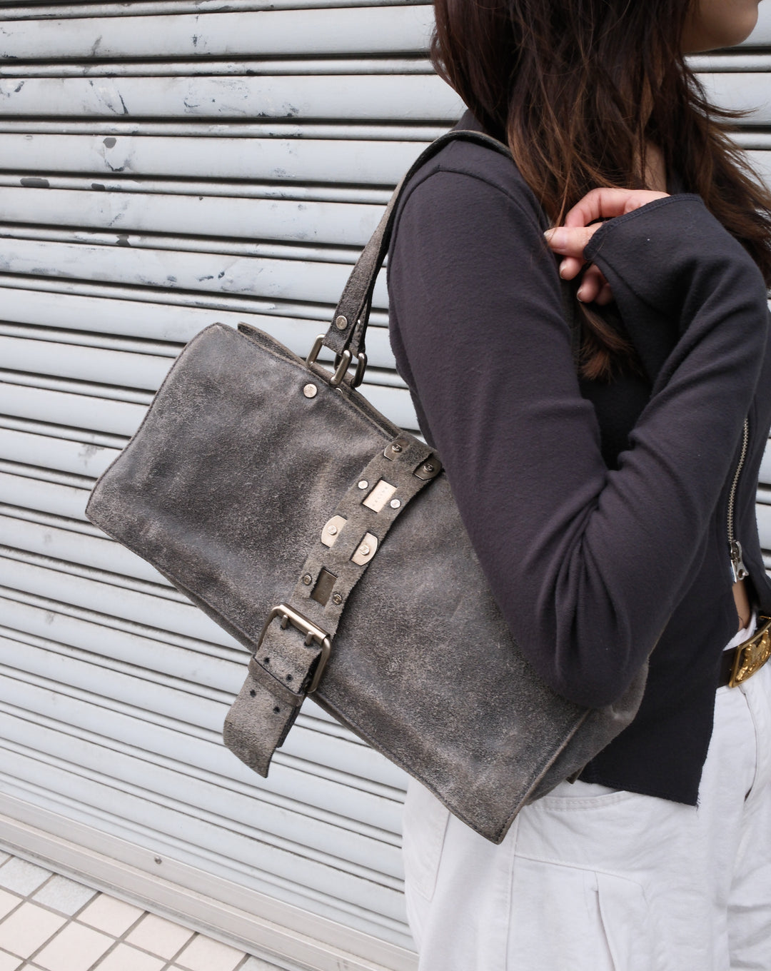 Celine Suede Baguette Bag 🩶｜Moto Buckle Detail・Soft Suede Texture・Effortless Vintage Chic