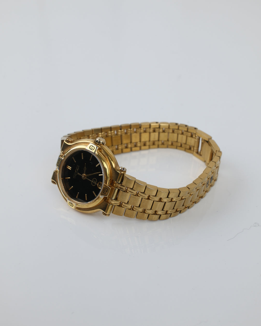Gucci Classic Round Watch ✨｜Signature Logo Details × Integrated Bracelet × Timeless Vintage Style