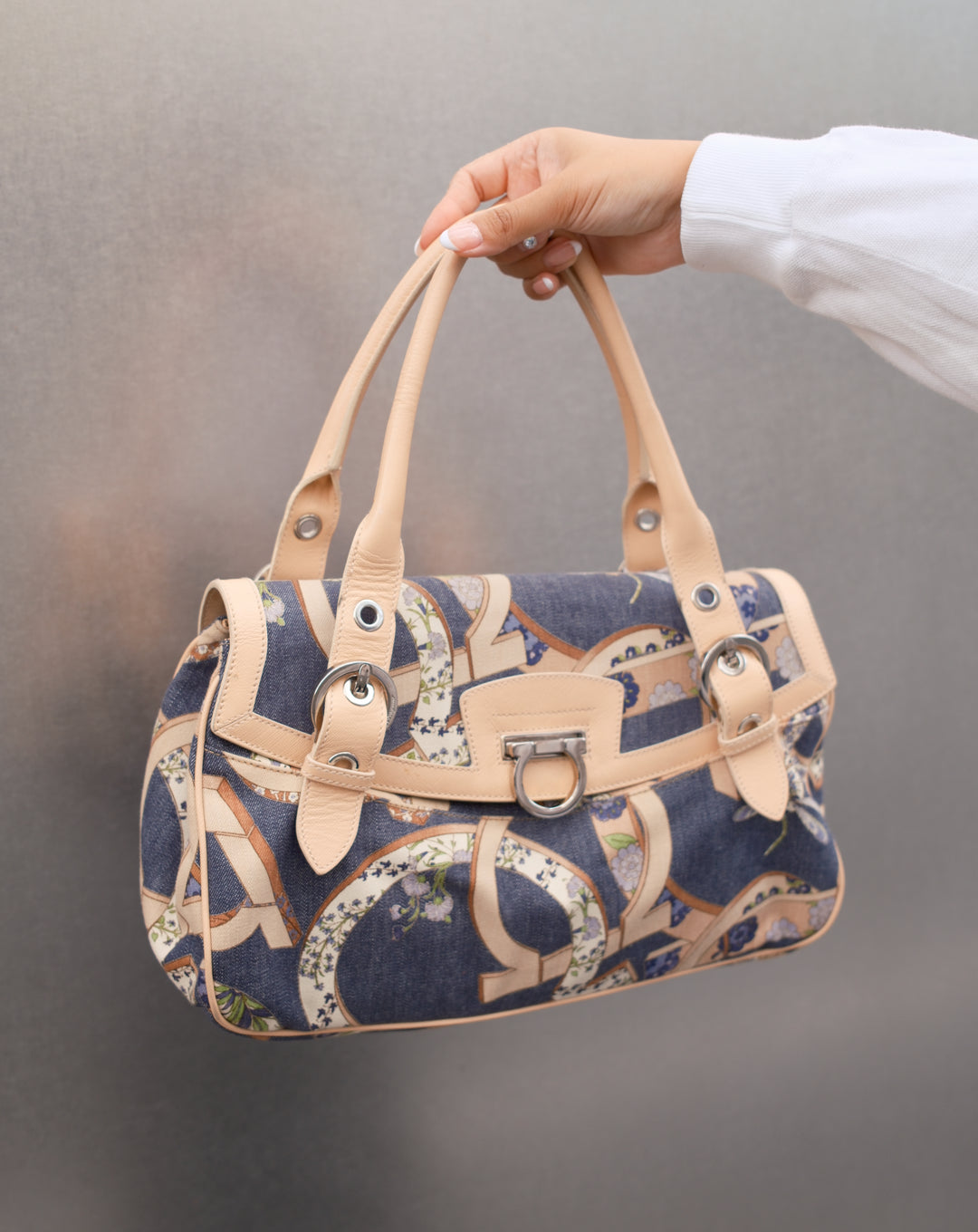 Ferragamo Printed Denim Gancini Top Handle Bag ✨｜Denim Print × Gancini Hardware × Spring-Summer Mini Bag