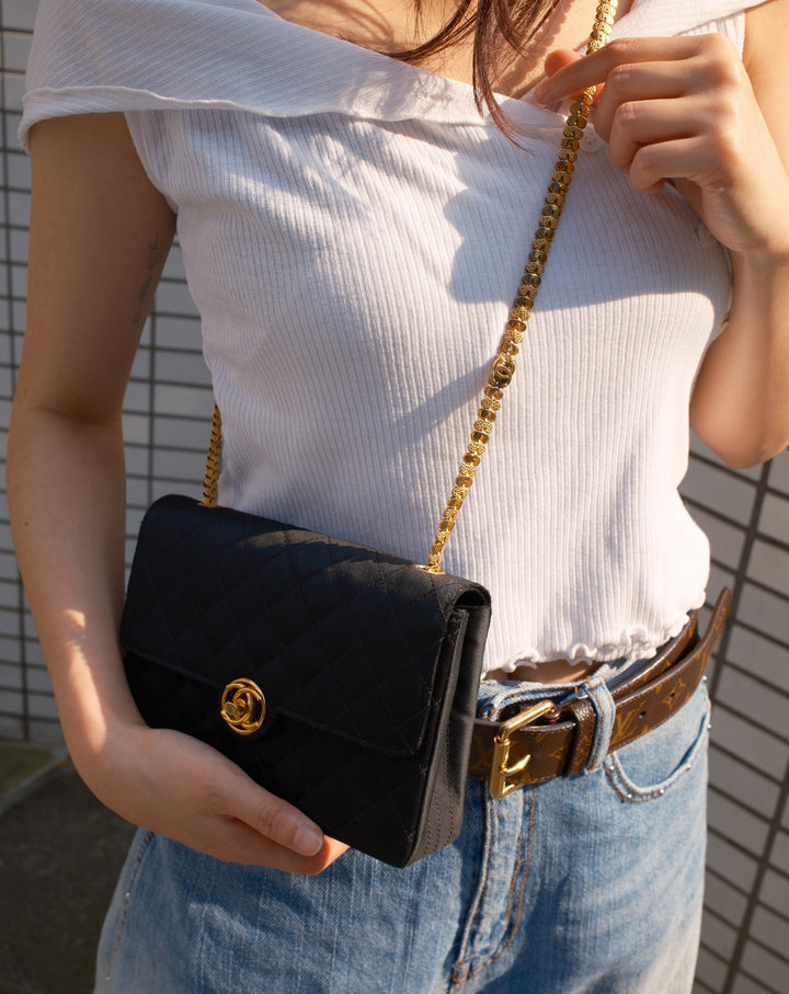 Chanel Vintage Round CC “Heart Chain” Mini Bag 🖤 | The Rarest of Rare — 1985 Collector’s Treasure