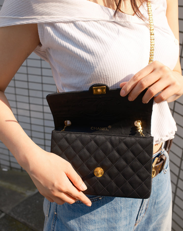 Chanel Vintage Round CC “Heart Chain” Mini Bag 🖤 | The Rarest of Rare — 1985 Collector’s Treasure