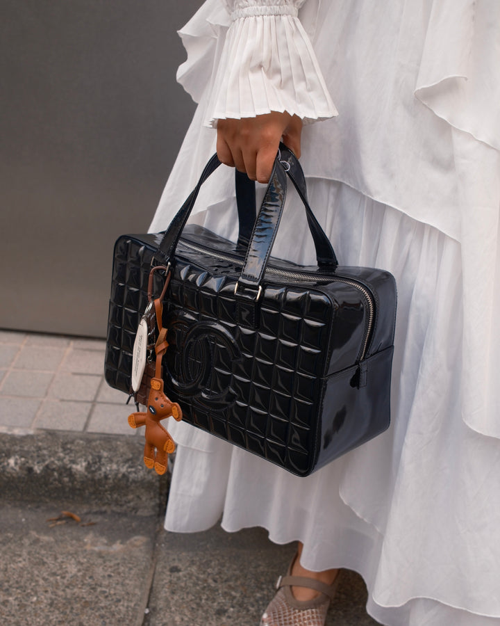 Chanel Chocolate Bar Boston Bag 🖤｜Glossy Patent Finish｜Lightweight Capacity｜Classic Black
