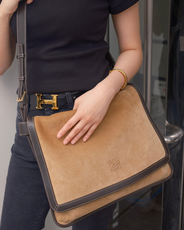LOEWE Biscuit Suede Messenger Bag 🍪｜Soft Suede Texture × iPad-Friendly Capacity × Vintage Casual Charm