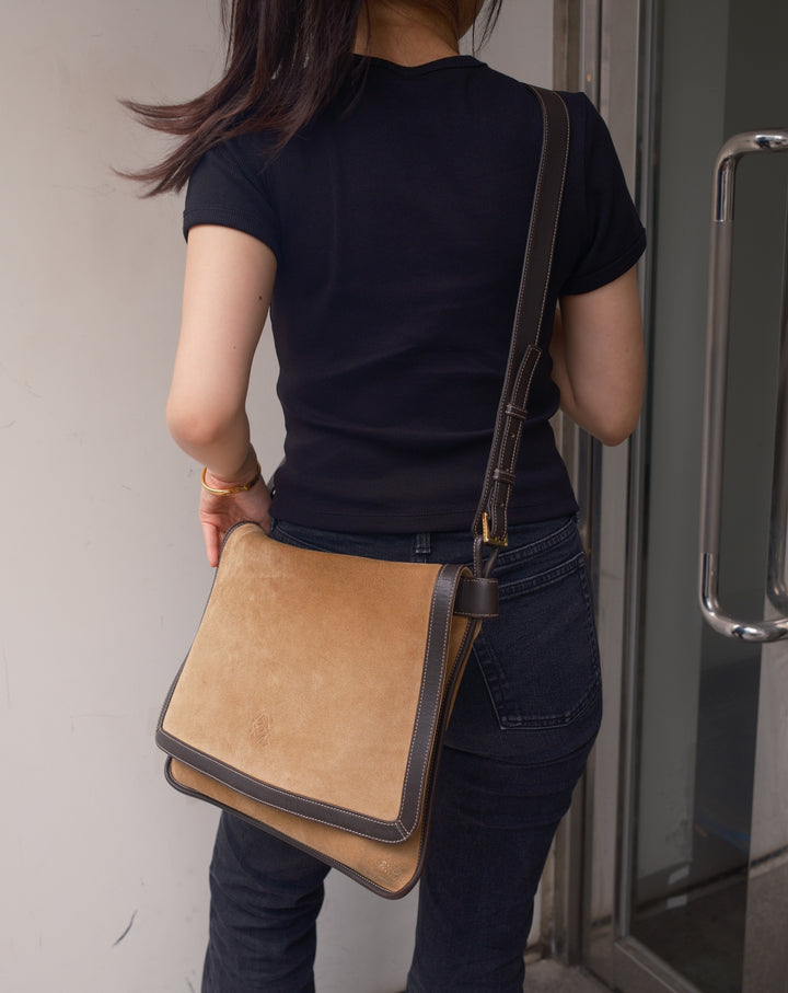 LOEWE Biscuit Suede Messenger Bag 🍪｜Soft Suede Texture × iPad-Friendly Capacity × Vintage Casual Charm