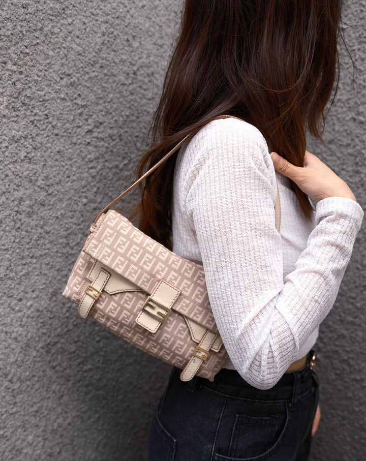Fendi Mini Baguette 🤍🌸｜Dusty Rose FF・Triple Buckle Detail・Rare Cutie