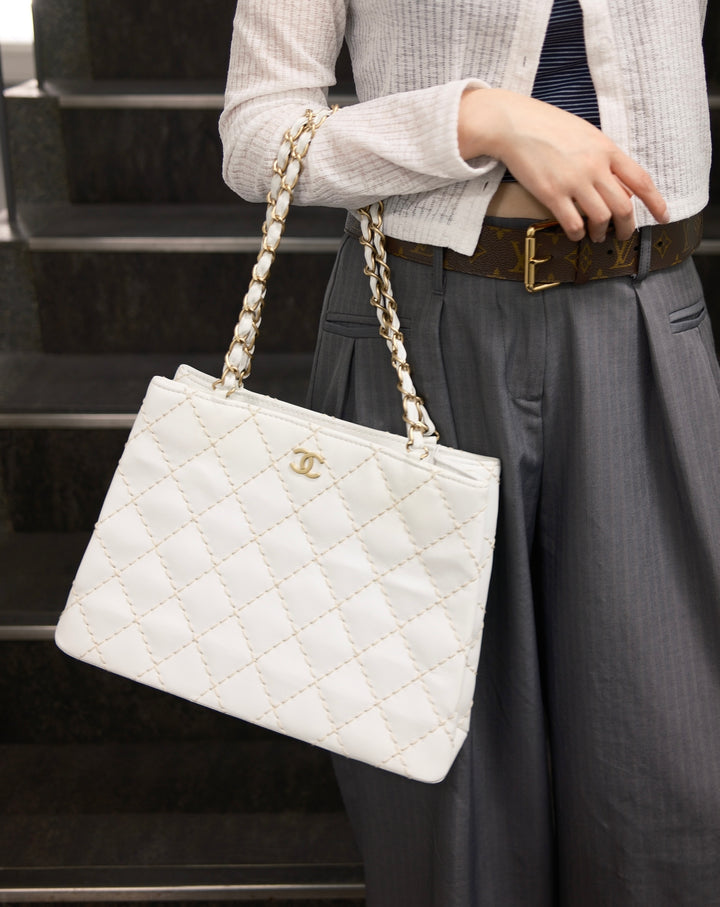 CHANEL White Calfskin Contrast-Stitch Chain Tote Bag 🤍｜Full Set × Near-Mint Condition × Elegant Everyday Style