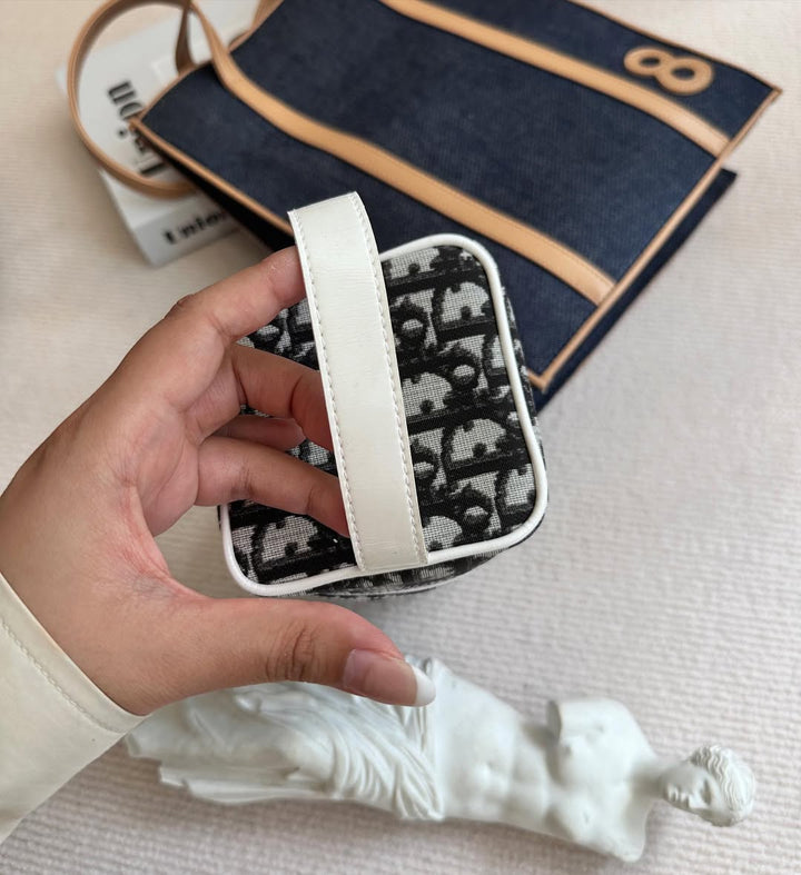DIOR No.2 Monogram Vanity Bag（Black & White）｜Compact Charm × Iconic Monogram 🖤🤍