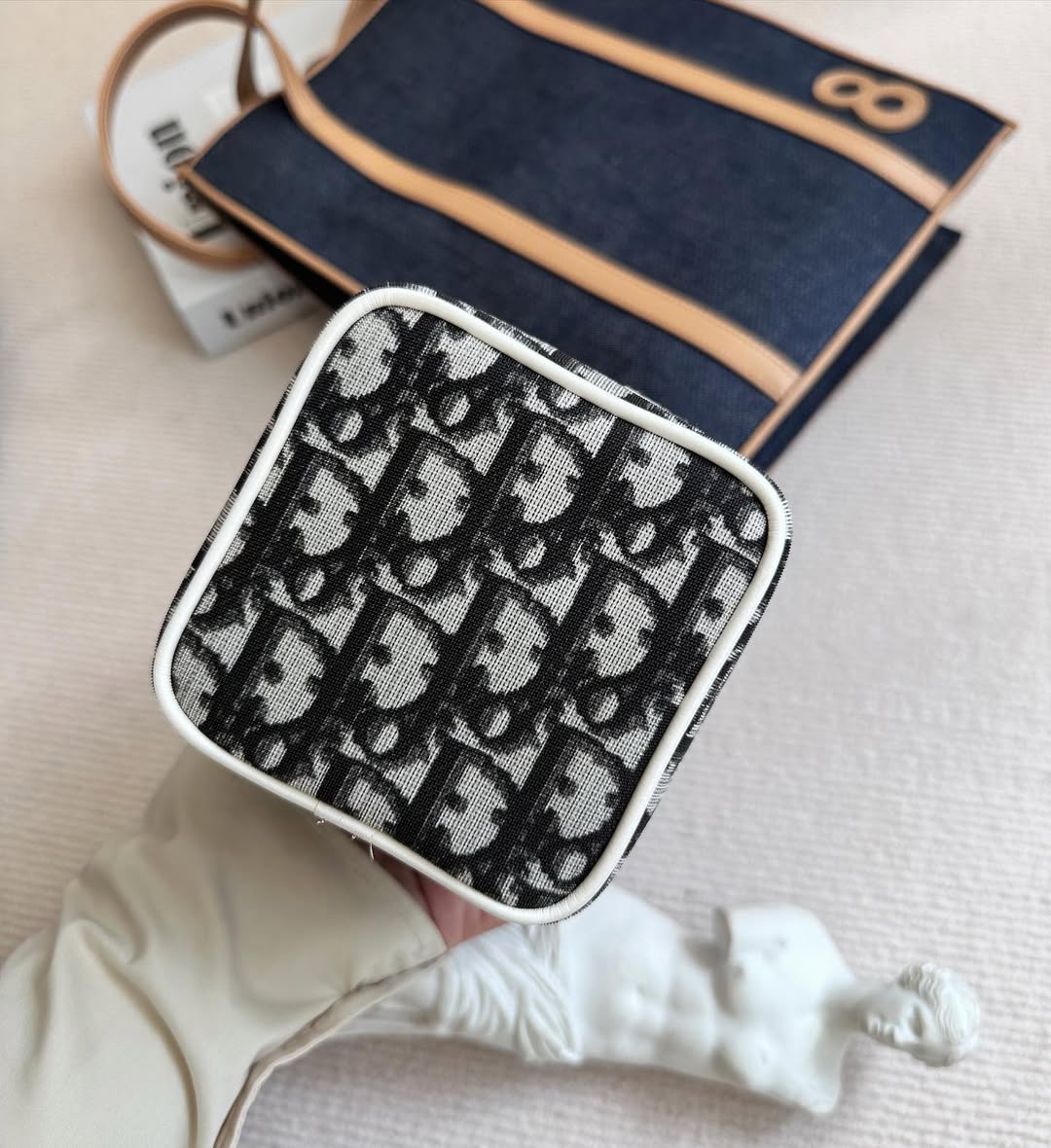 DIOR No.2 Monogram Vanity Bag（Black & White）｜Compact Charm × Iconic Monogram 🖤🤍