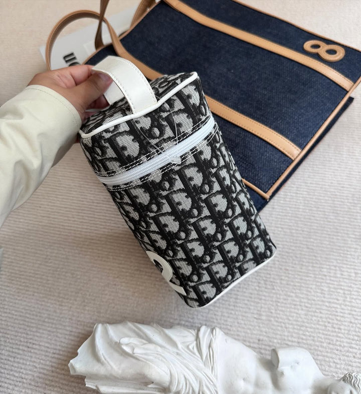 DIOR No.2 Monogram Vanity Bag（Black & White）｜Compact Charm × Iconic Monogram 🖤🤍