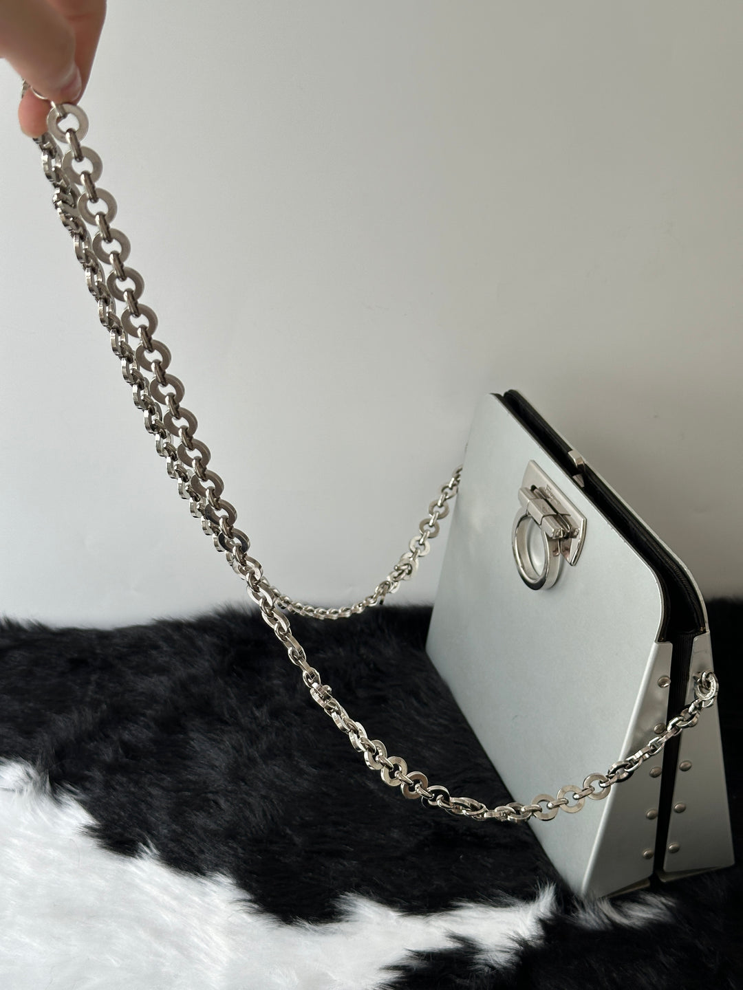 Salvatore Ferragamo Gancini Metal Box Chain Bag 🩶✨｜Iconic Gancini Hardware・Structured Box Design・Collectible Piece