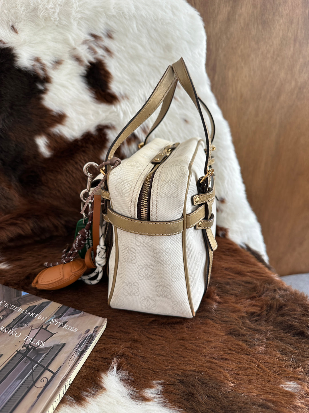 Loewe Monogram Boston Bag 🤍✨｜Signature Monogram・Front Pocket・Compact Design