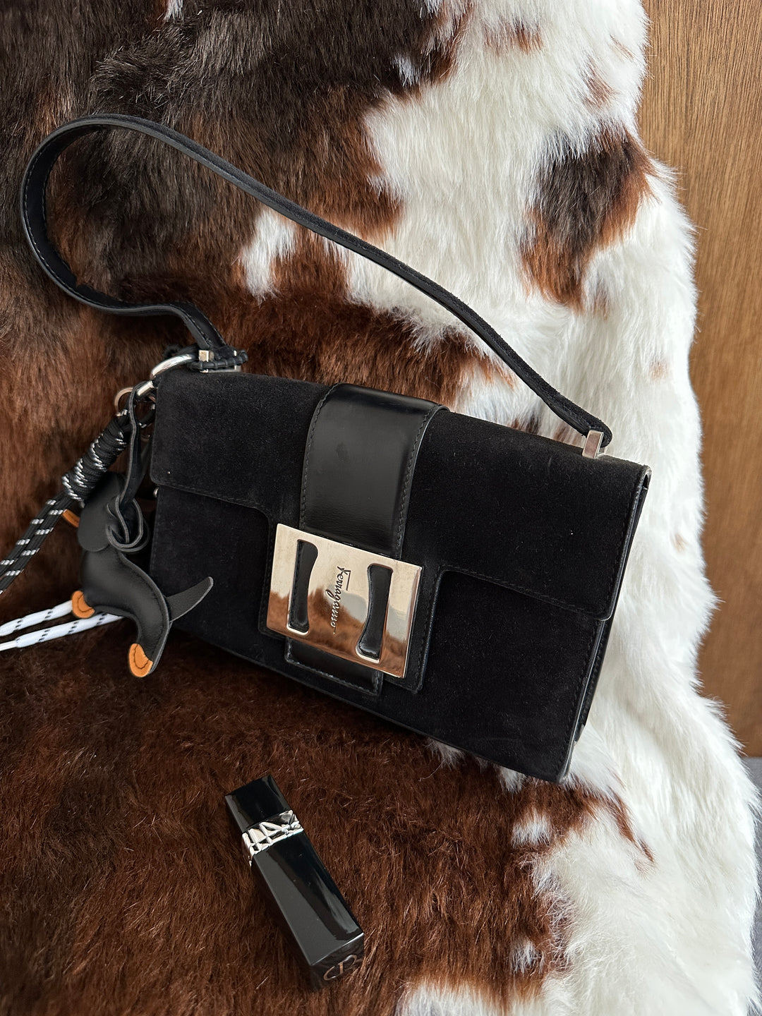 Ferragamo Suede Mini Baguette Bag 🖤｜Statement Silver Buckle × Sleek Shoulder Style × Compact Yet Practical