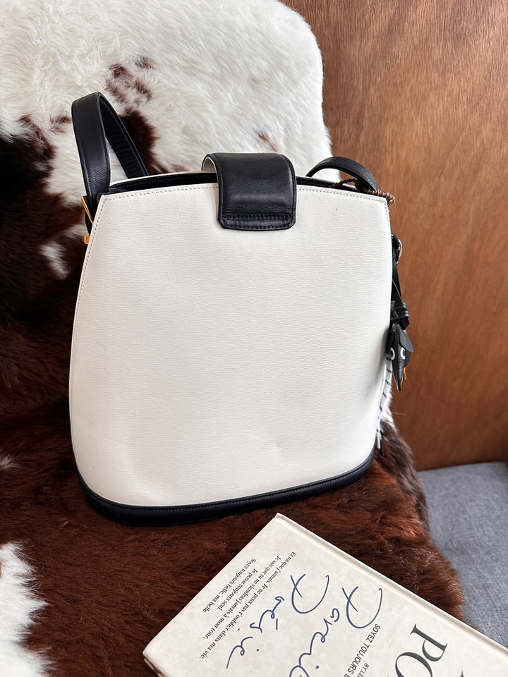 Valentino Two-Tone Turnlock Crossbody Bag 🤍🖤｜Panda Colorway・Vintage Turnlock・Minimal Chic