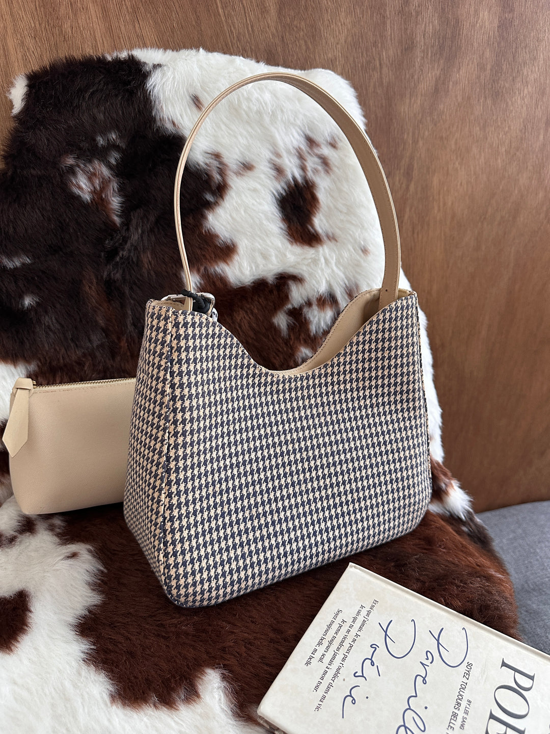 Givenchy Houndstooth Shoulder Bag 🖤✨｜Iconic Gold Hardware・Lightweight Canvas・With Pouch Set