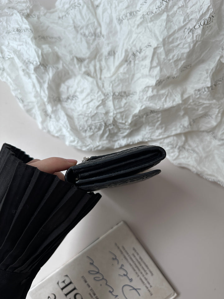 Loewe Embossed Leather Long Wallet 🖤✨｜Anagram Pattern・Refined Silhouette・Elegant Minimalism