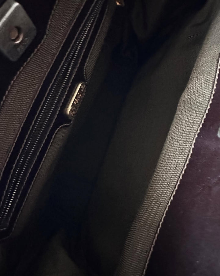 FENDI Tote（Large Vertical Monogram Canvas & Leather）｜Spacious Utility × Timeless Monogram ✨🧸
