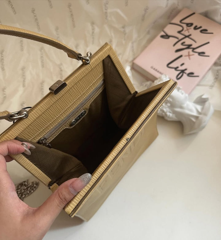 FENDI Kisslock Epi Leather Top Handle Bag（Beige）｜Vintage Charm × Timeless Utility ✨🍨