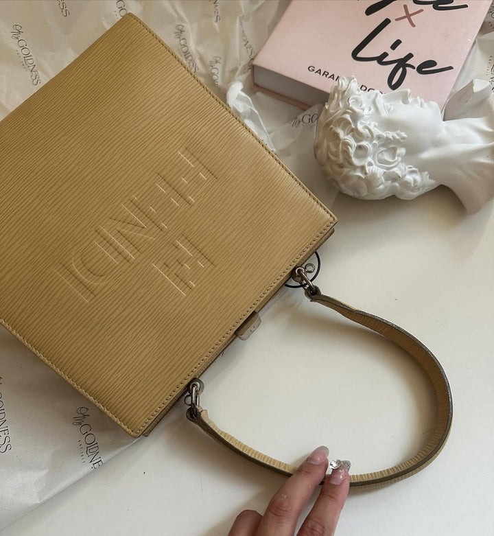 FENDI Kisslock Epi Leather Top Handle Bag（Beige）｜Vintage Charm × Timeless Utility ✨🍨