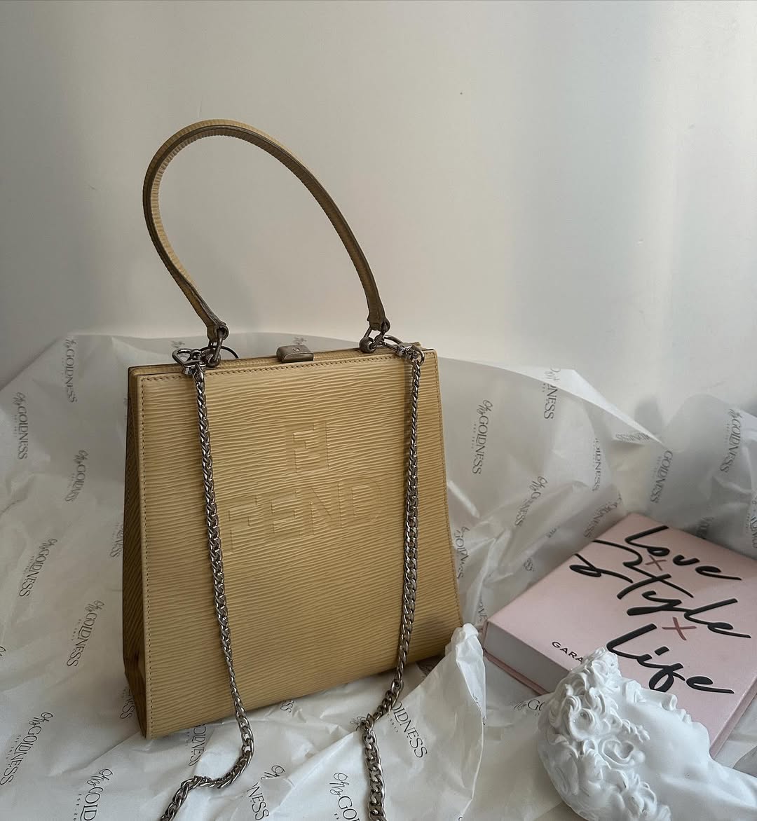 FENDI Kisslock Epi Leather Top Handle Bag（Beige）｜Vintage Charm × Timeless Utility ✨🍨
