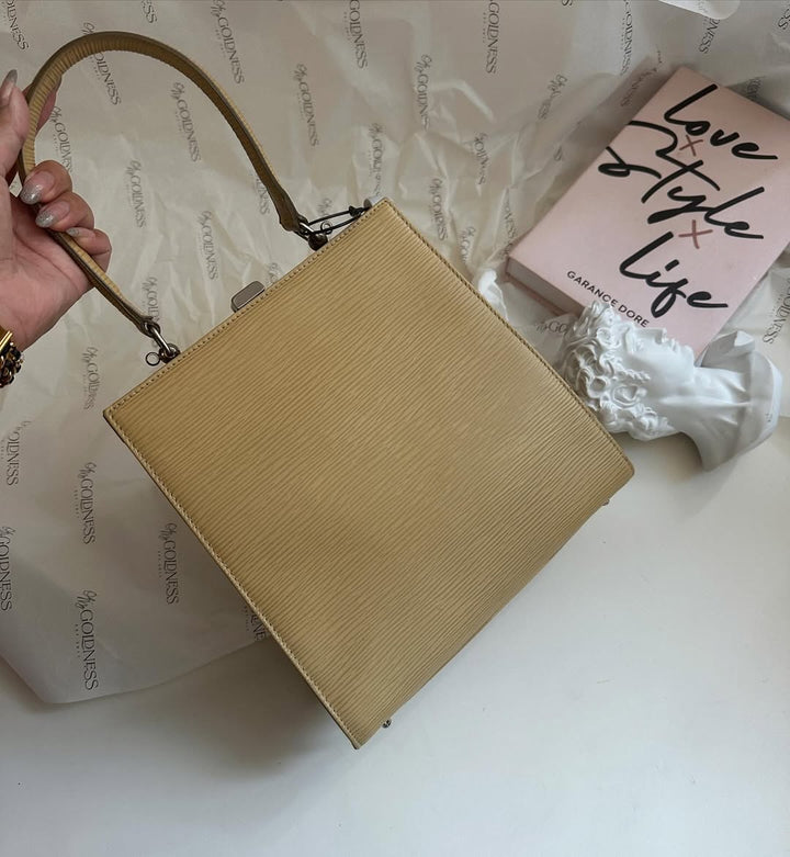 FENDI Kisslock Epi Leather Top Handle Bag（Beige）｜Vintage Charm × Timeless Utility ✨🍨