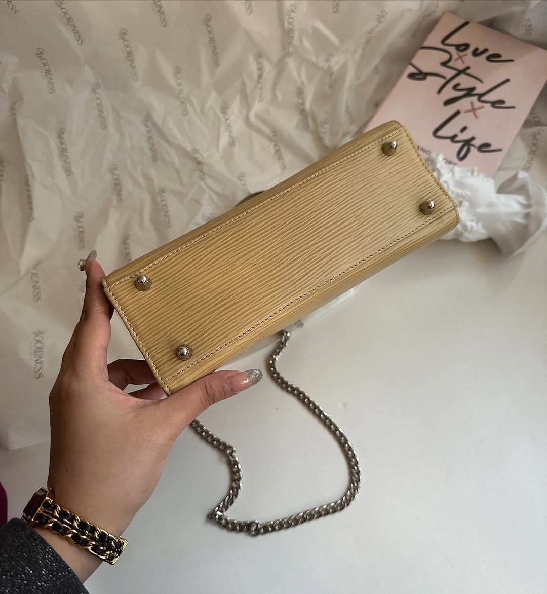FENDI Kisslock Epi Leather Top Handle Bag（Beige）｜Vintage Charm × Timeless Utility ✨🍨